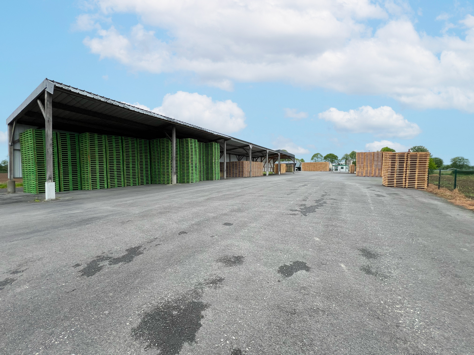 Aire de stockage extérieure pour palettes